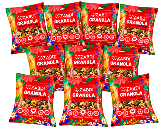 Pack Zabdi con diez sachets de Granola Keto Friendly de 40 g sobre fondo transparente